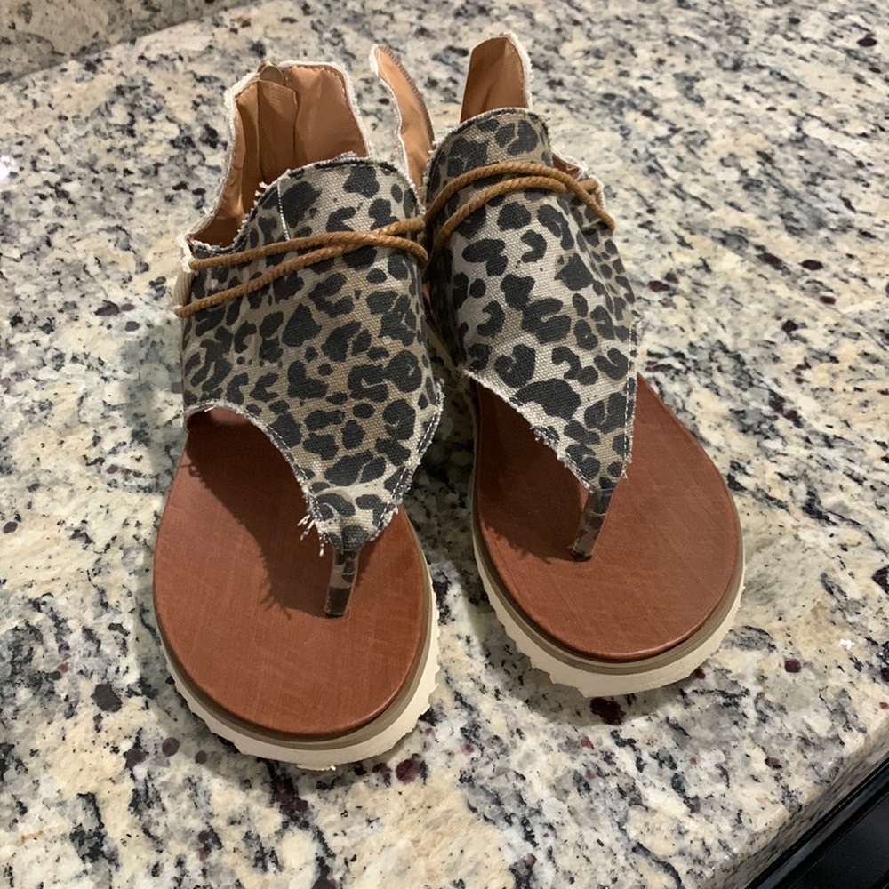 Leopard size 10 sandals